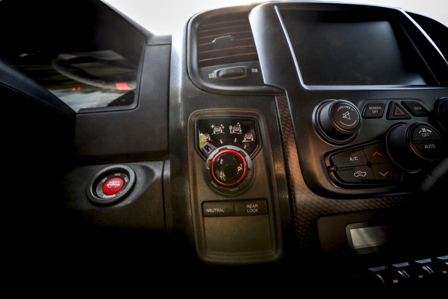 Детали интерьера Dodge Ram Rebel TRX Concept 2016 года  (фото 21 из 24)